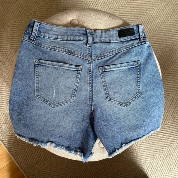 Nice Used Condition Sound Style Jean Shorts Size 4 - Picture 2 of 3